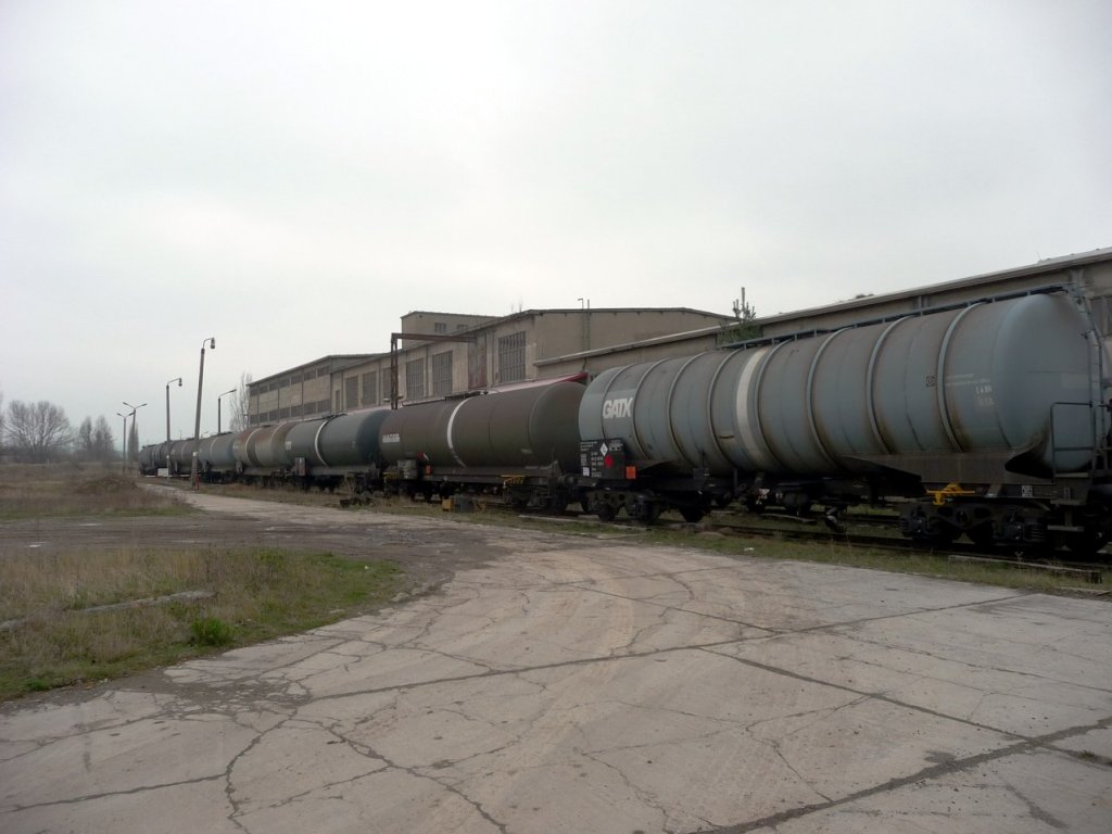 Abgestellte Kesselwagen von TOTAL aus Leuna, bei der EBS in Karsdorf am 05.04.2012 (Foto: Klaus Pollm�cher)