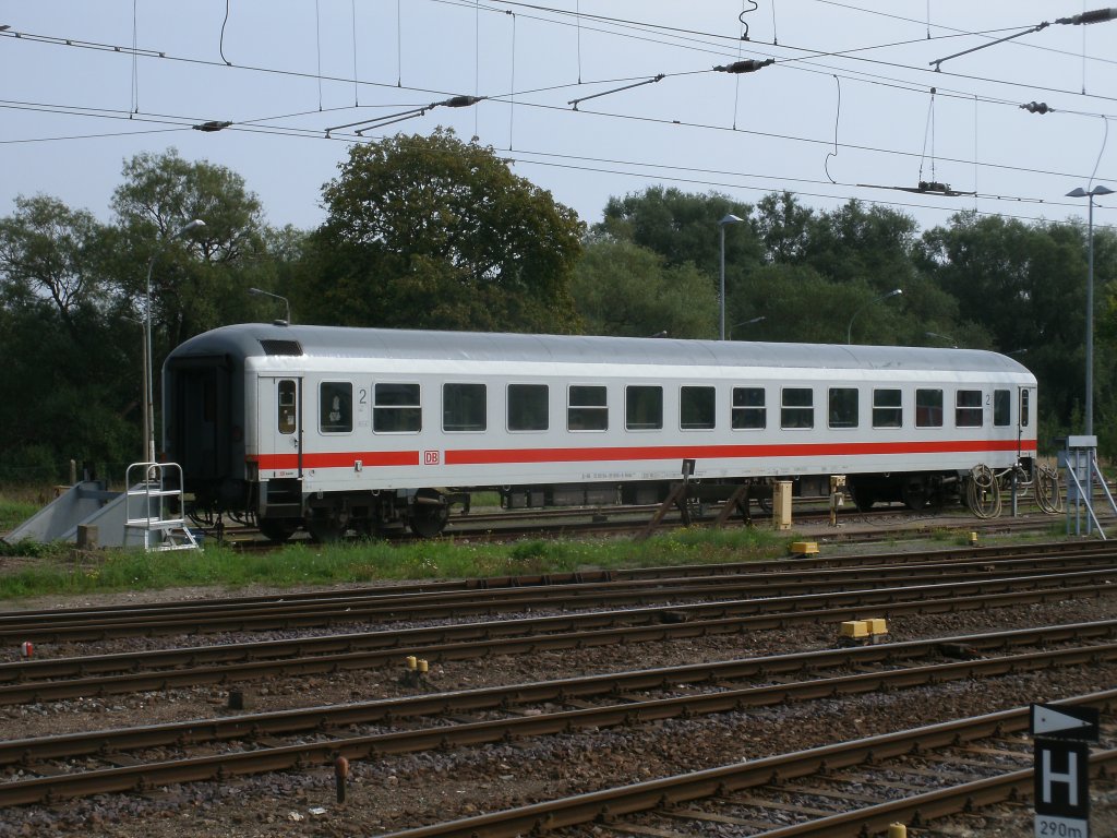 Abgestellter Bimdz 51 80 84-95 806-6 Heimatbf:Hamburg Langenfelde,am 03.September 2011,in Stralsund.