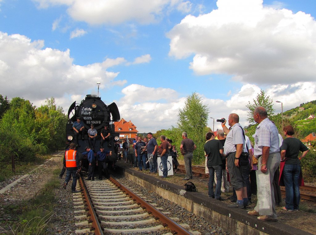 Abschied der LEG 65 1049-9 vom SEM Chemnitz vor ihrer letzten Fahrt im Bf Freyburg ; 10.09.2011