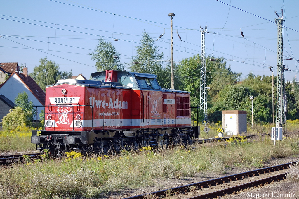 Adam 21  Rambo  (202 364-6) ex DR 110 364-7 der Uwe Adam EVU GmbH beim rangieren in Stendal. 22.08.2011