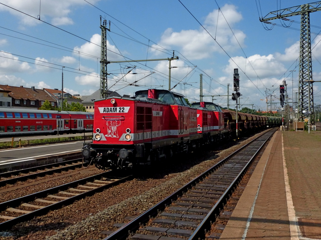 Adam22+ Adam 23 mit Schotterwagen am 14.0810 in Fulda