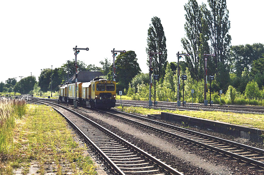 Am 01.07.2013 fuhr der Schienenschleifzug RGH 20C von Rail Grinder durch den Bahnhof Zeitz.