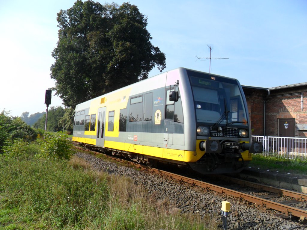 Am 01.09.211 fuhr der LVT 672 909 als RB 34870 nach Wangen (Unstrut) in Kleinjena durch. Es wollte Niemand aus- oder einsteigen.