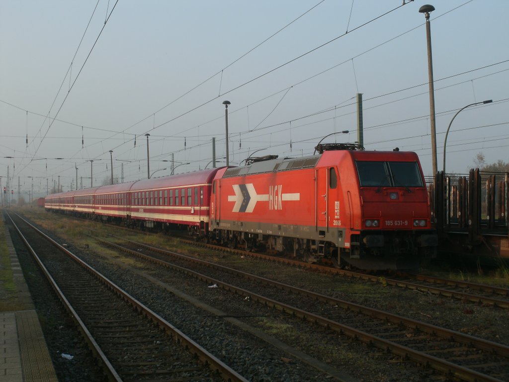 Am 03.November 2011 brachte noch die HGK 185 603 den Leerpark,von Binz nach Bergen/Rgen,dann war Sie mit einmal verschwunden,am 06.November 2011,brachte nun die HGK 185 631 den Leerpark von Bergen nach Binz und von dort aus nach Kln zurck.