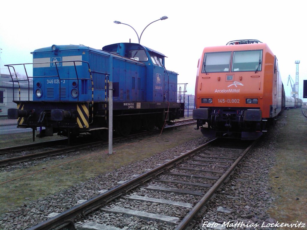 am 11.4.13 stehen im Stralsunder Stadthafen (bei der Getreide AG) PRESS 346 020-3 (345 213-3) & Arcelor 145-CL 002