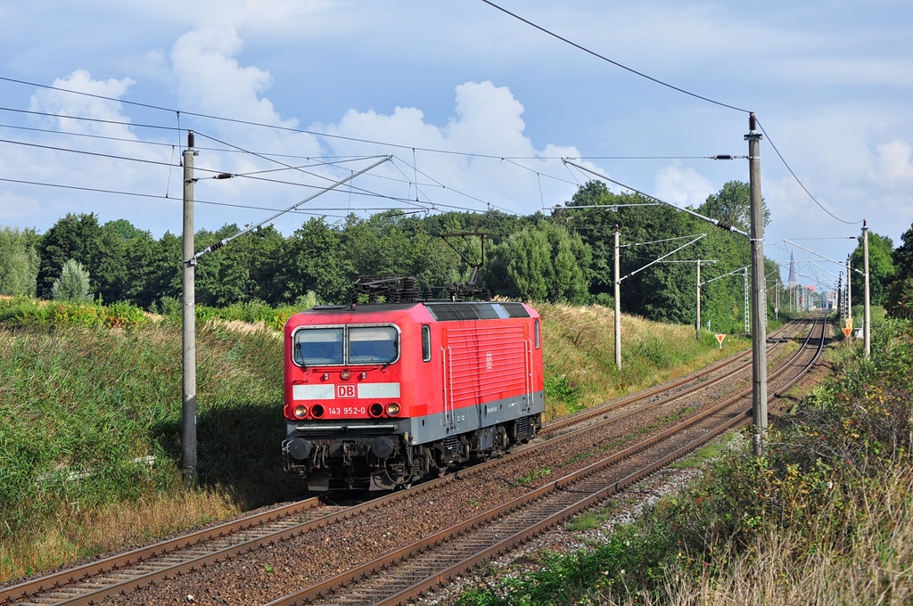 Am 12.09.2012 rollt die 143 952 Lz in Richtung Schwerin.