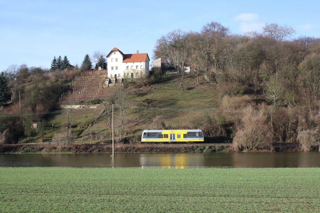 Am 15.01.2011 gab es im Unstruttal mal wieder Hochwasser, als Burgenlandbahn 672 xxx als RB 34871 von Wangen nach Naumburg Ost bei Ro�bach unterwegs war. (Foto: Jens-Peter Ruske)
