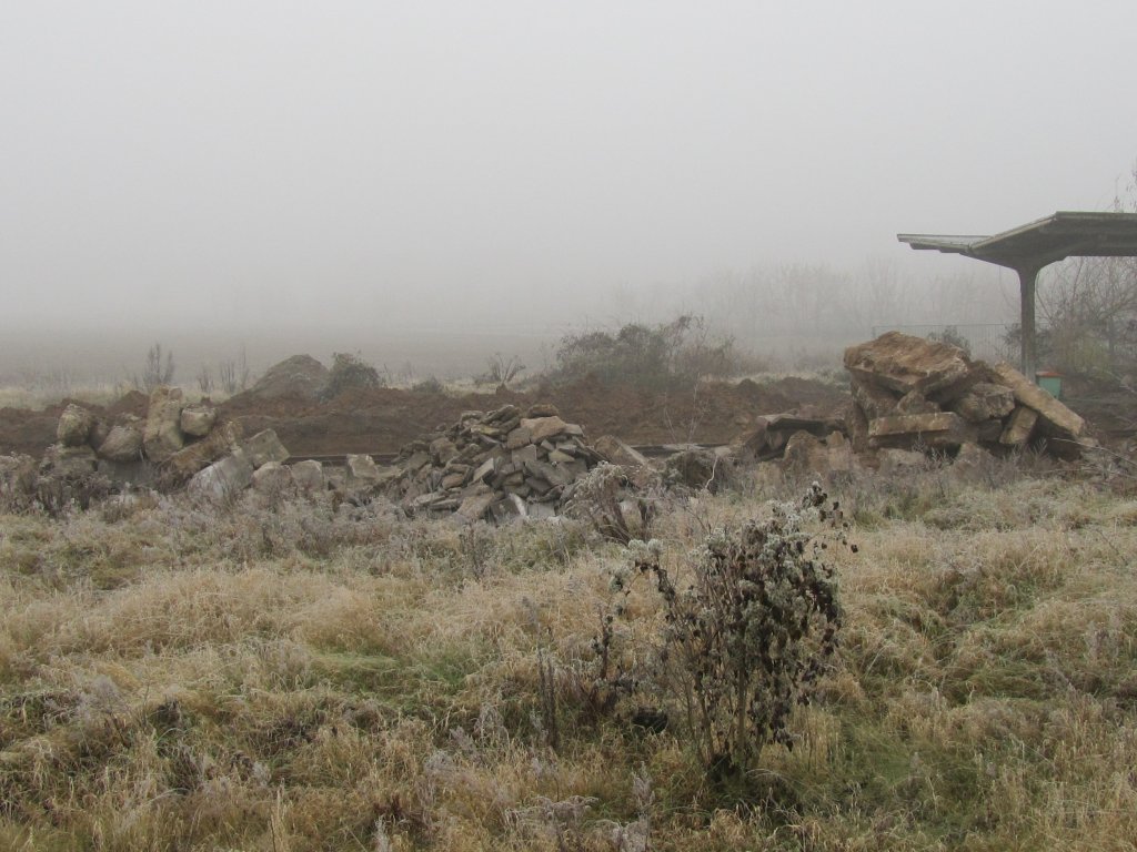 Am 15.11.2011 haben bereits auch die Umbauarbeiten im Bf Laucha begonnen. (Foto: Dieter Thomas)