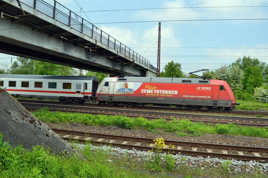 Am 19.05.2013 schiebt 101 109-7  CEWE Fotobuch  einen IC von Leipzig Hbf nach Weimar. Wegen der Sperrung des Erfurter Hauptbahnhof am Pfingstwochenende war dieser IC im Pendelverkehr unterwegs. 