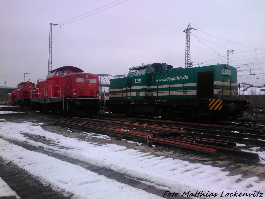 Am 26.2.13 stehen 212 310 & Die Defekte LDS 293 501-3 in Stralsund