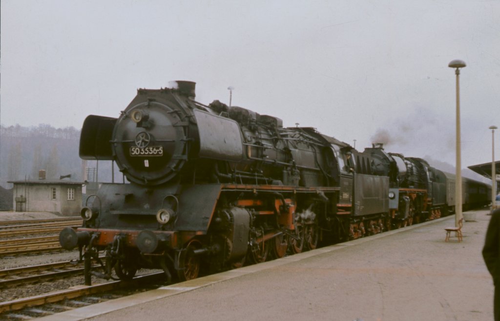 Am 28.01.1983 fotografierte Klaus Pollm�cher in Nossen die DR 50 3536 gemeinsam mit der 35 1113 und dem P 15768 nach Riesa.