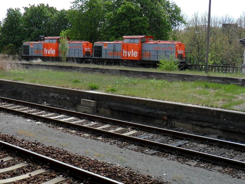 Am 29.04.2012 sonnten sich die hvle V160.7 und die V160.5. am Bahnsteig 1 in Zeitz und warten auf neue Aufgaben.