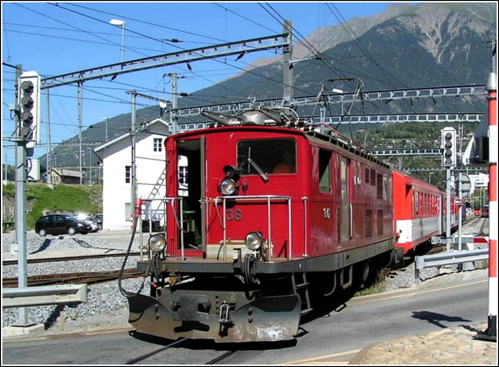 Am 31.07.2007 rangiert die Gartenlaube FO HGe 4/4 I N 38 im MGB Bahnhof in Brig. Im Hintergrund sah es damals noch recht leer aus. (Hans)