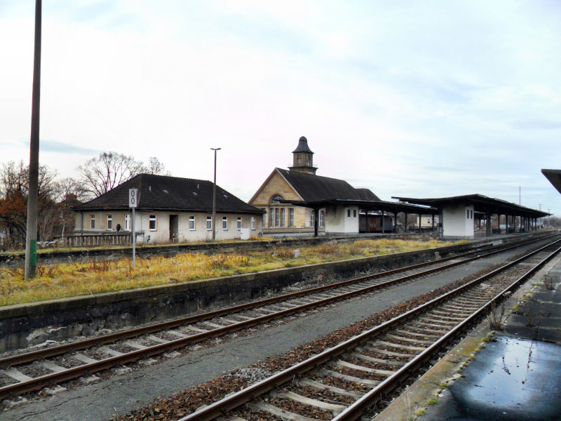Am 31.12.2012 war dieser Blick auf die ersten 2 Bahnsteige noch m�glich. Eigentlich wollte die Bahn schon mit dem R�ckbau beginnen.