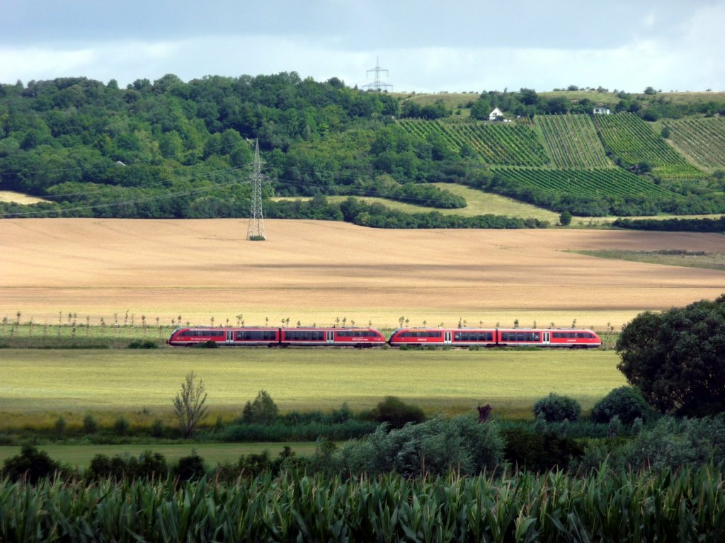 Anl�sslich des Kinder- und Jugentages der Burgenlandbahn am 12.07.2012 in Wangen wurden auch Triebwagen der BR 642 eingesetzt. Hier die RB 34878 von Naumburg Ost nach Wangen zwischen Karsdorf und Reinsdorf (b Nebra). (Foto: Klaus Pollm�cher)