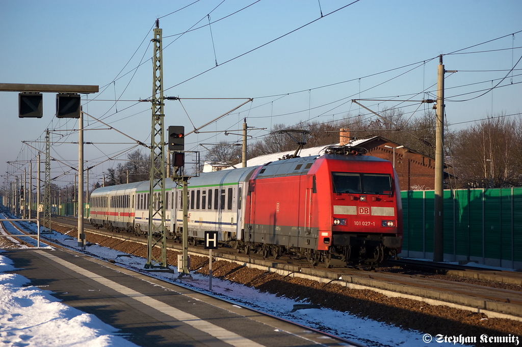 Anstatt eines erhofften MRCE-Taurus war Heute die 101 027-1 am EC 249 von Hamburg Hbf nach Krakow Glowny dran gewesen. Diese Lok wird wohl auch den EC 248 in Cottbus bernehmen und ihn nach Hamburg bringen. 01.02.2012