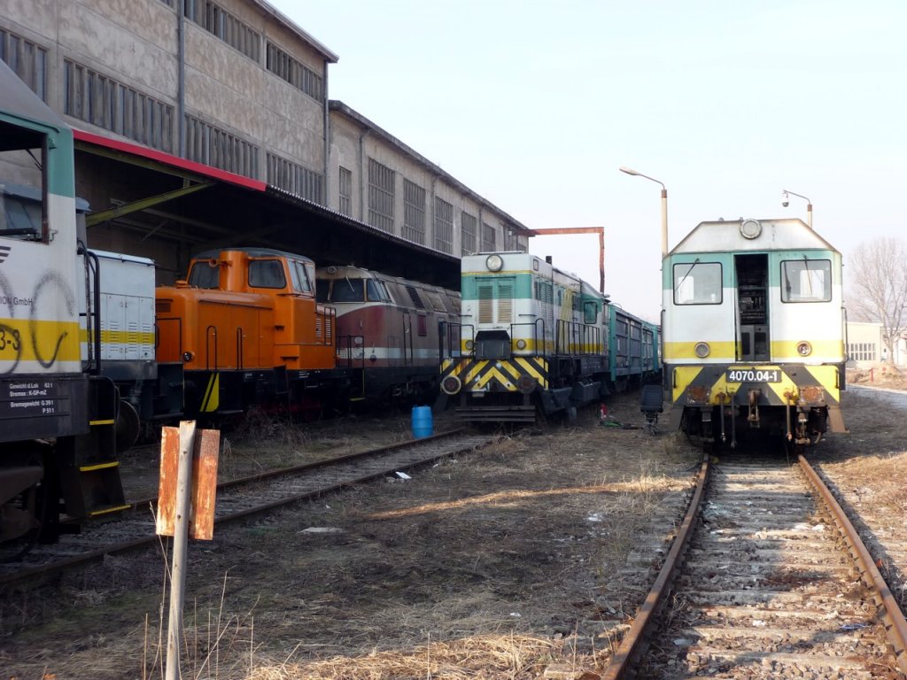 ARCO 4070.51-2 (links) und 4070.04-1 am Zementwerk Karsdorf; 01.03.2011 (Foto: Klaus Pollm�cher)