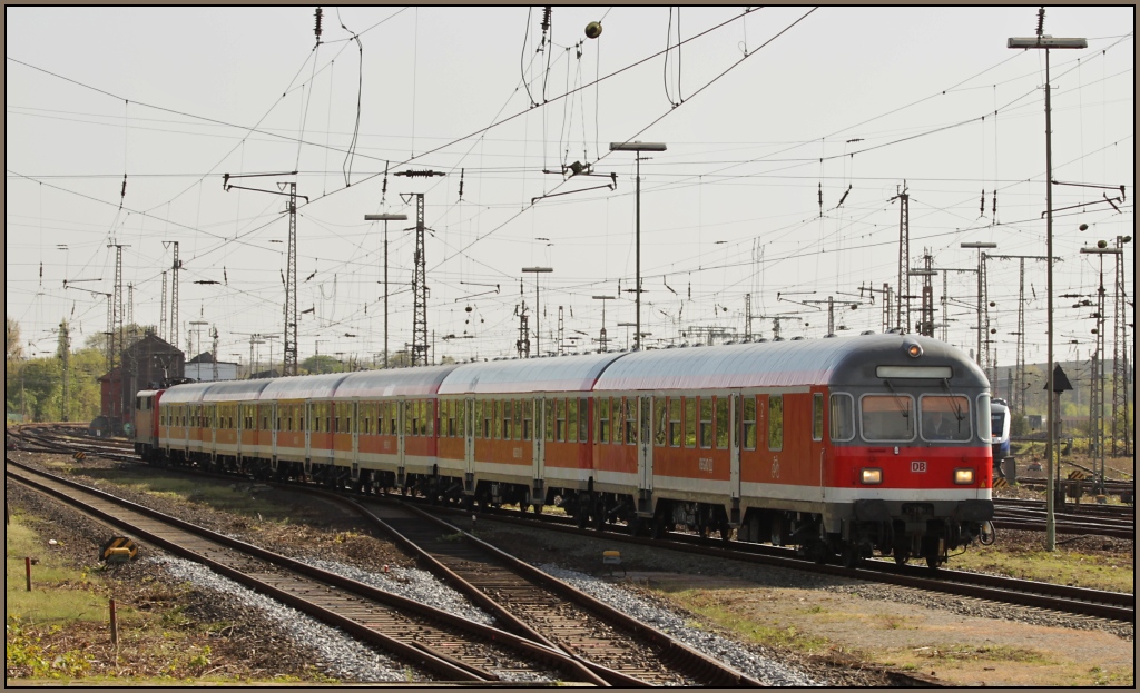 Auch solch Garnituren fahren immernoch...(Duisburg Hbf, 19.04.11)