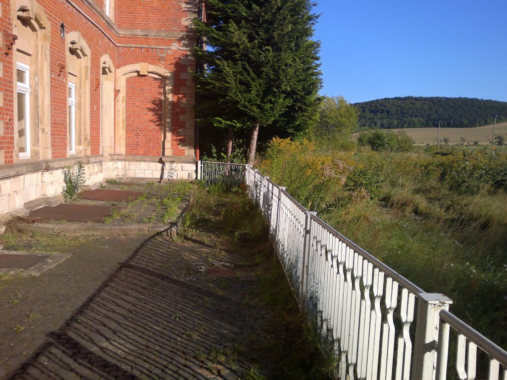 Auf diesem Weg konnte man fr�her direkt von dem Fahrkartenschalter und Warteraum zur Unterf�hrung gehen, um zu den Bahnsteigen zu gelangen; 12.09.2011