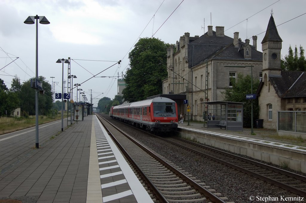 Auf Gleis 1 in Knigslutter steht die RB (RB 14507) nach Helmstedt. Gezogen hatte die 143 018-0. 11.06.2011