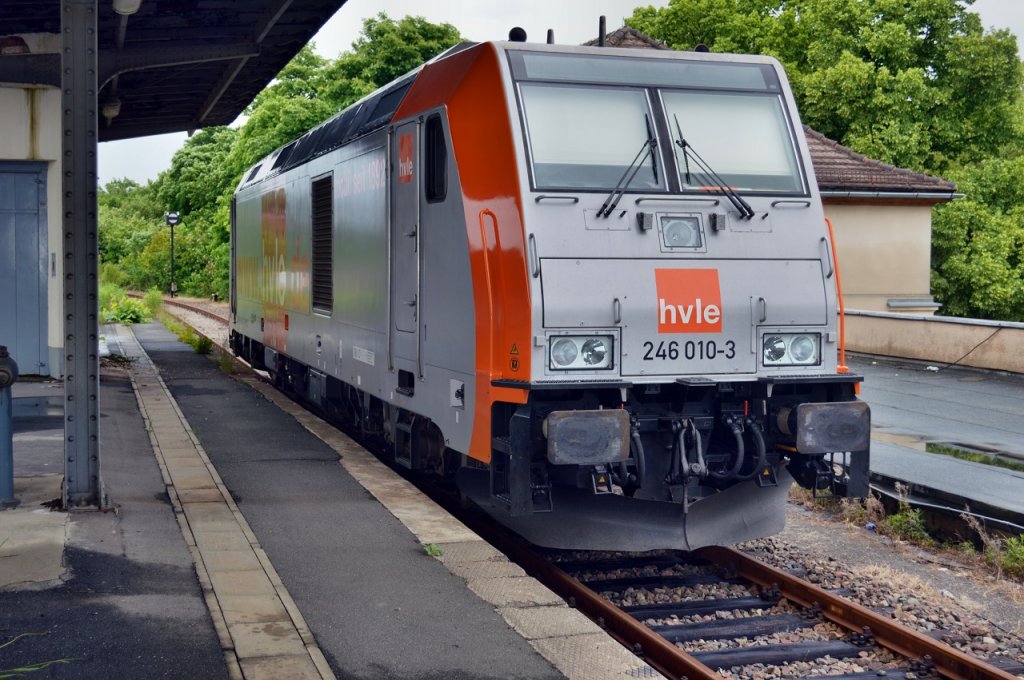 Auf Gleis 1 in Zeitz stand am 02.06.2013 die hvle 246 010-3 abgestellt.