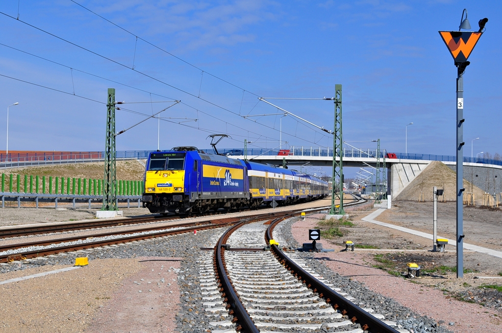 Auf nach Leipzig!!In Warnemnde hat die 146 520 ihre lange Reise gestartet,kurz hinter dem Hp Warnemnde Werft wurde sie am 06.04.2012 geknipst.