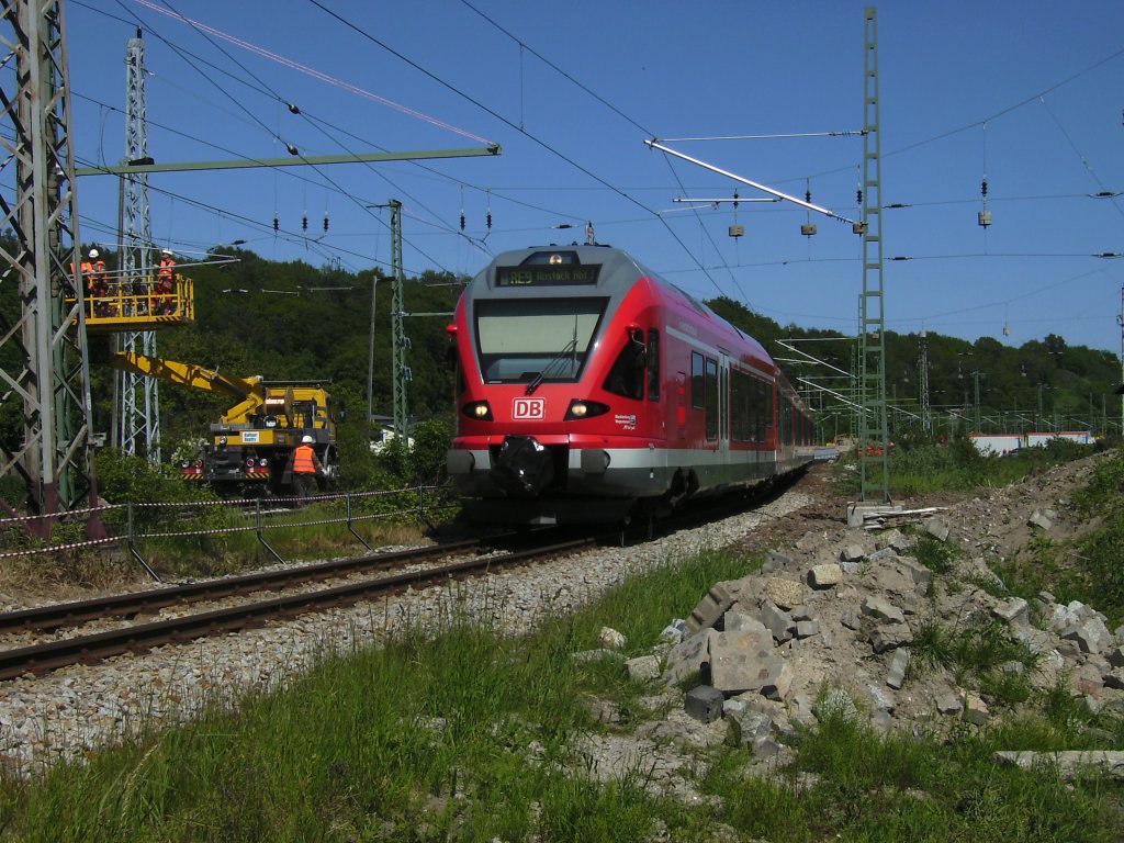 Ausfahrender 429 028 am 04.Juni 2010 bei der Ausfahrt aus Lietzow.