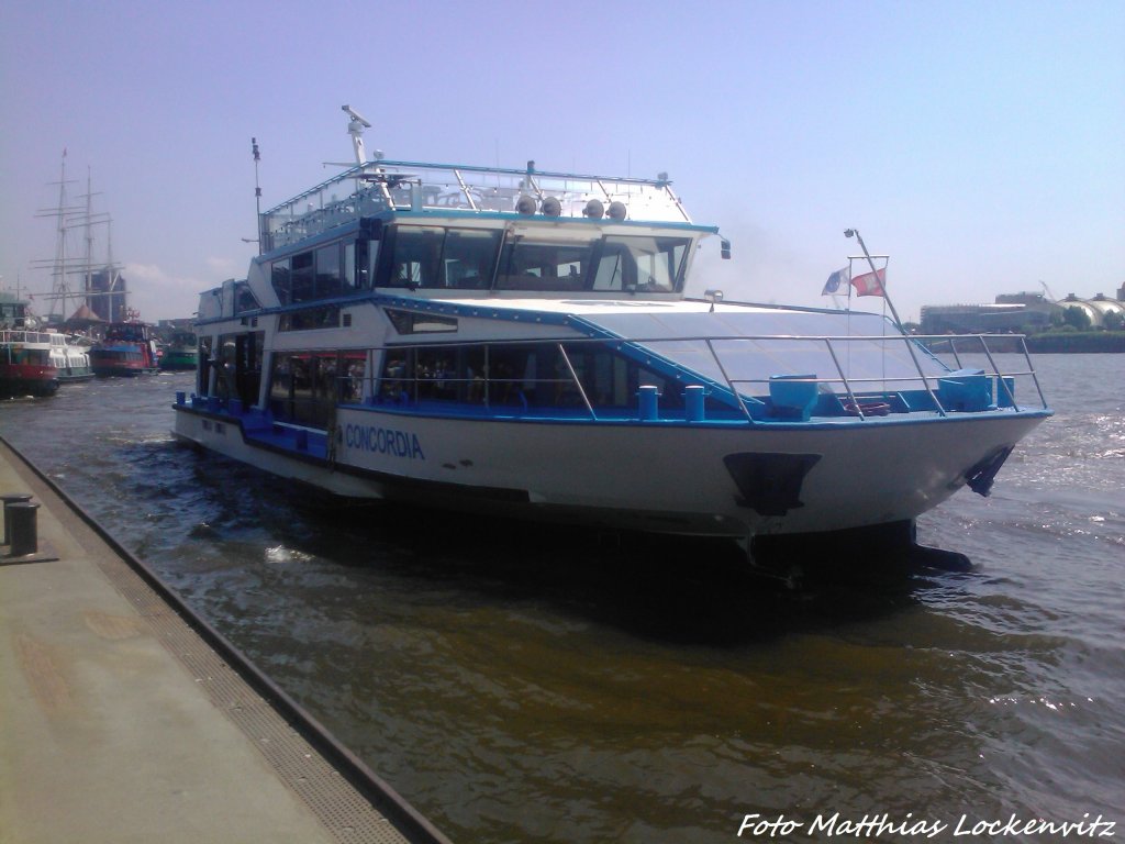 Ausflugschiff  CONCORDIA  im Hamburger Hafen am 8.6.13