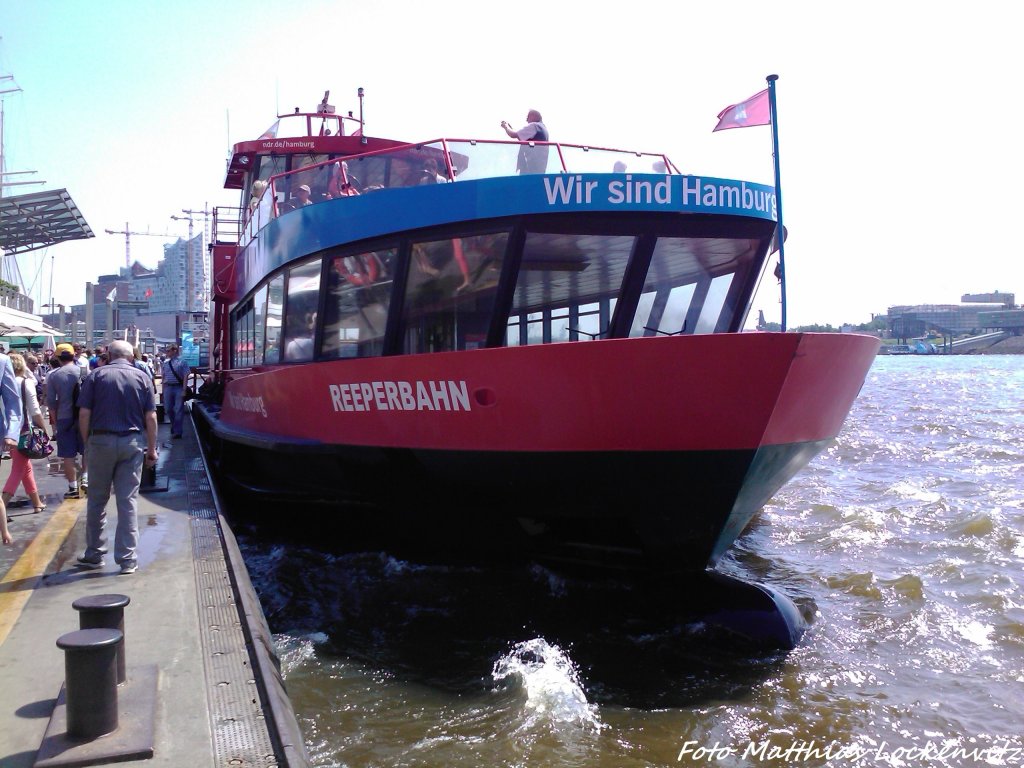 Ausflugsschiff  REEPERBAHN  im Hamburger Hafen am 8.6.13