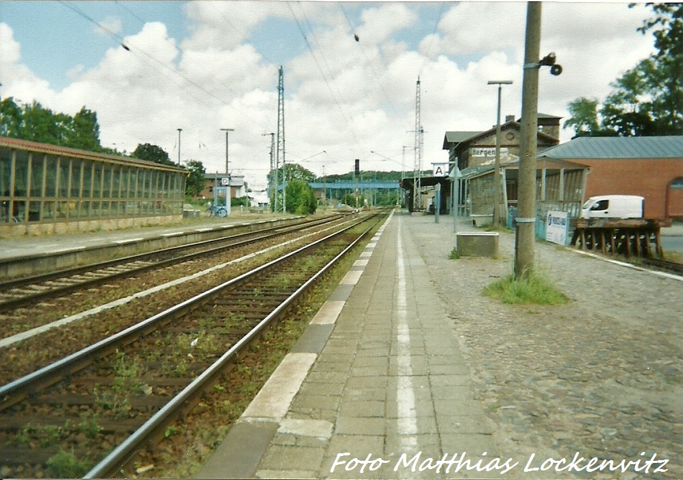 Bahnhof Bergen auf Rgen am 14.6.99. / Blick Richtung Bahnhofsgebude Bergen auf Rgen (Frher Bergen (Rgen))