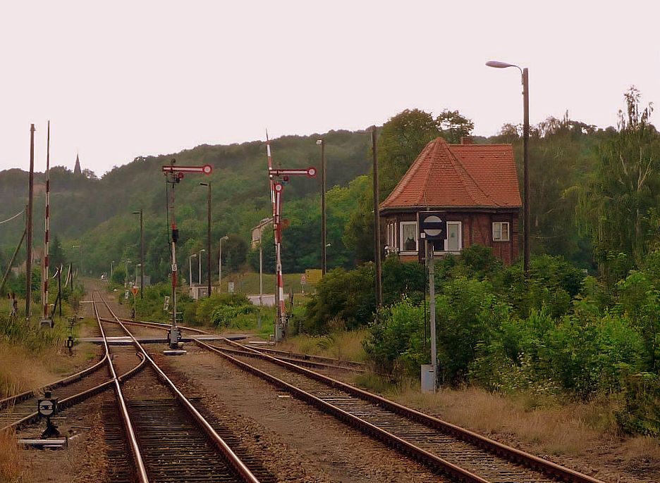 Bahnhofsausfahrt nach Nebra im Bf Vitzenburg; 15.08.2010 (Foto: Ralf Kuke)