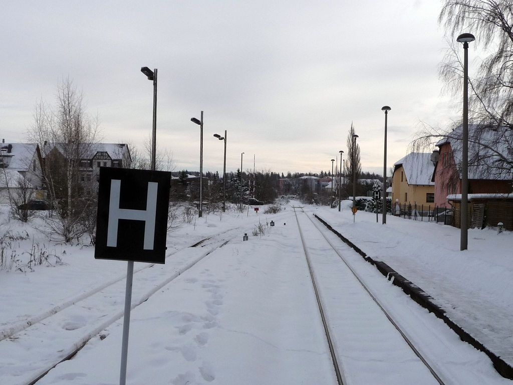 Bahnhofsausfahrt Richtung Wethau in Naumburg Ost; 10.12.2010 (Foto: Ralf Kuke)