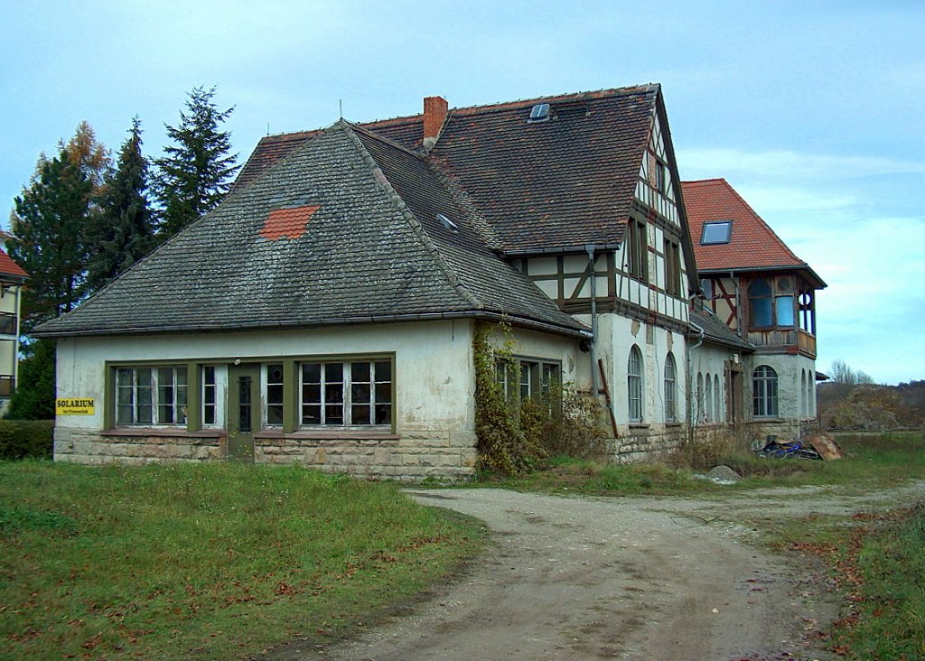 Bahnhofsgeb�ude Gleisseite in Bad Bibra; 15.11.2009