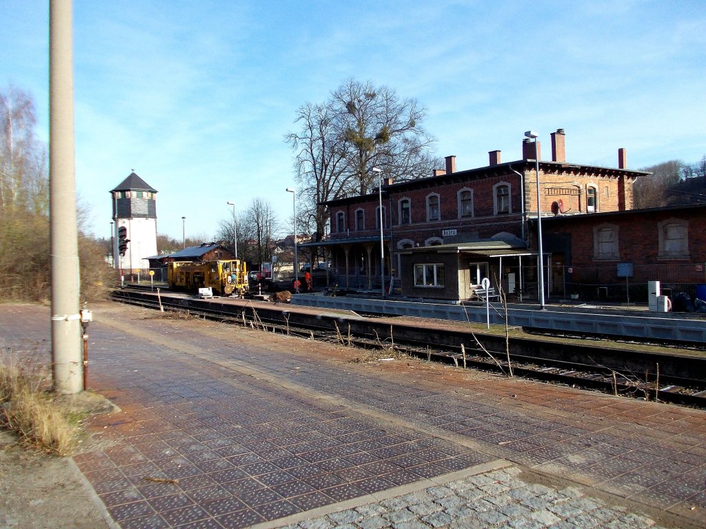 Bauarbeiten am Bahnsteig am 18.01.2012.