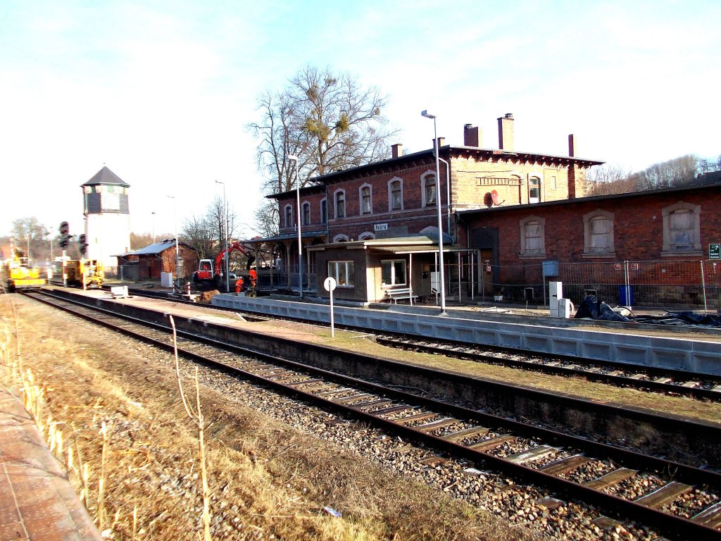 Bauarbeiten am Bahnsteig am 18.01.2012.