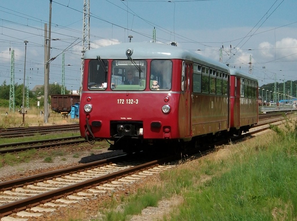 Bei schnsten Sommerwetter am 23.Juli 2010 verlie 172 132 und 172 171 den Bahnhof von Bergen/Rgen.