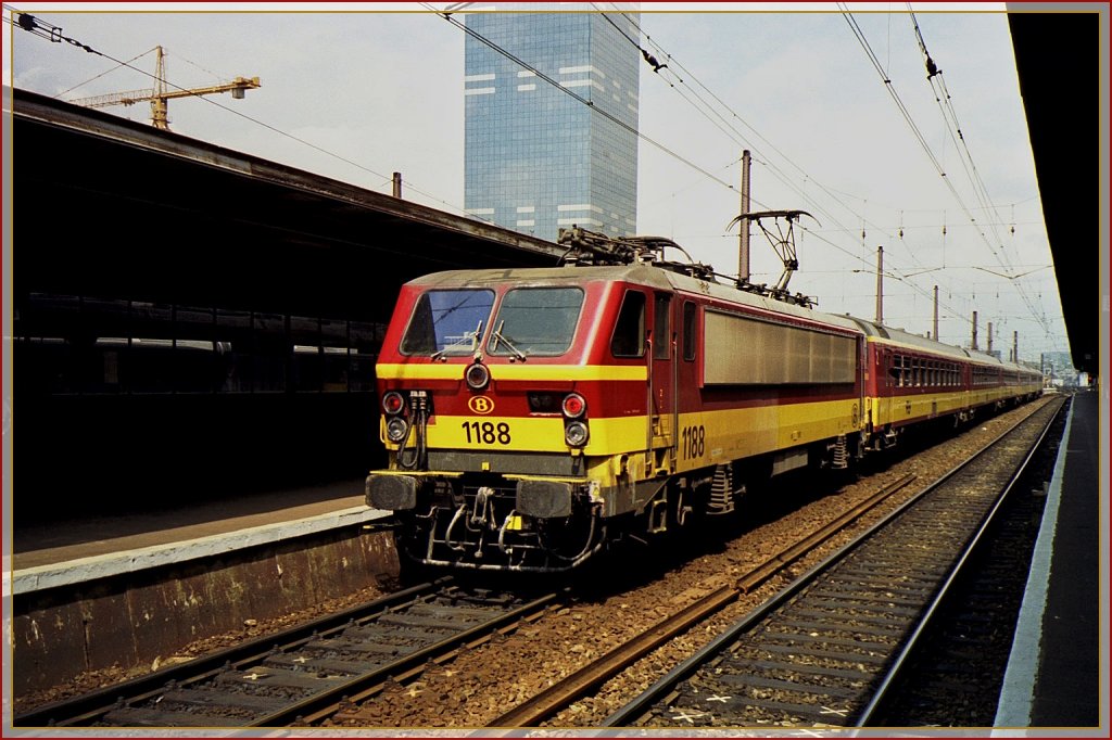 Benelux IC in Brusseles Midi im Augsut 2004. 
(Analoges Foto ab CD)