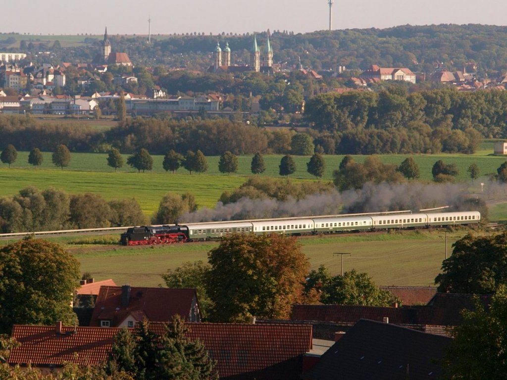 Bereits am 1. Oktoberwochenende war der  Rotk�ppchen-Express II  aus Altenburg nach Freyburg unterwegs. Der sonst erst am Ende des Monats fahrende Sonderzug fuhr dieses Jahr durch den Streckensprerrung ab dem 08.10.2011 schon eher. Hier der Leerzug 74315 nach der Abstellung in Naumburg Hbf auf der R�ckfahrt nach Freyburg, bei Kleinjena mit der IGE Werrabahn 41 1144-9; 01.10.2011 (Foto: Steffen Tautz)