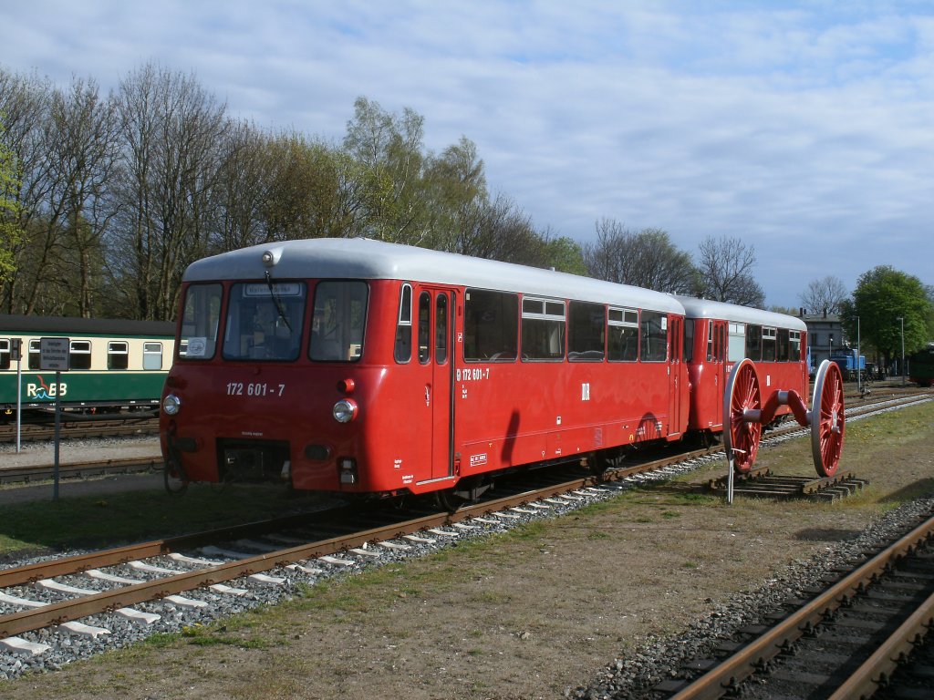 Bis zum 01.Mai 2012 wird der Neustrelitzer LVT 172 001-0/601-7 planmig zwischen Bergen/Rgen und Lauterbach Mole zum Einsatz kommen.Aufnahme am 27.April 2012 in Putbus. 