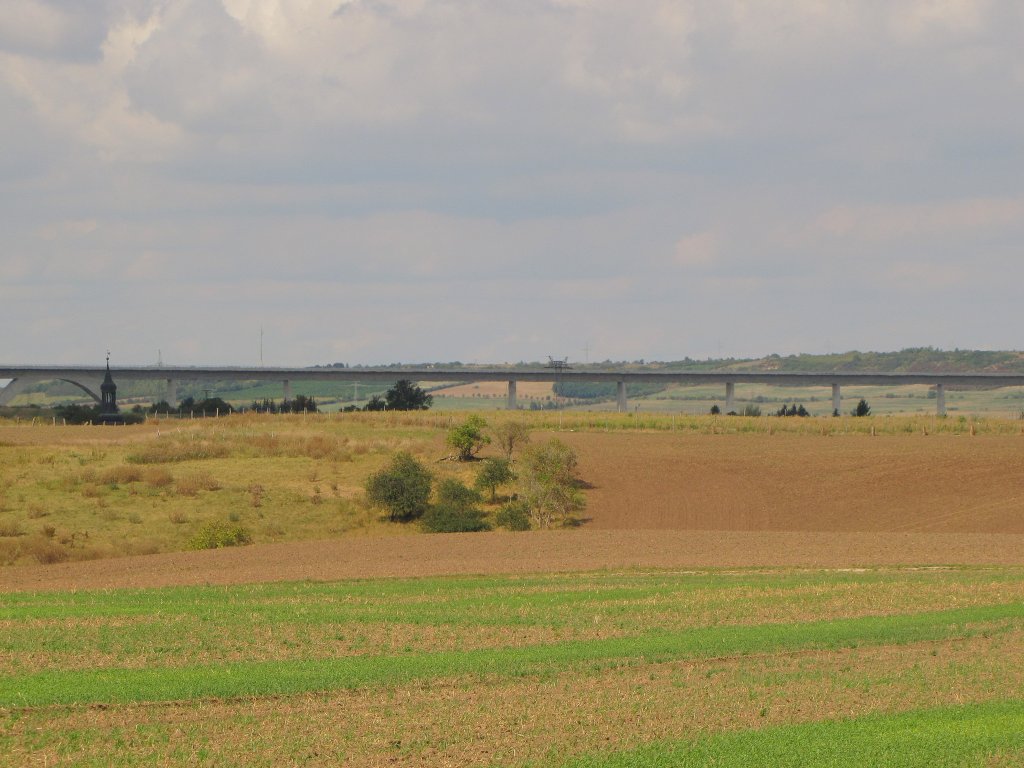 Blick auf die neue Unstruttalbr�cke bei Wetzendorf am 08.09.2012.