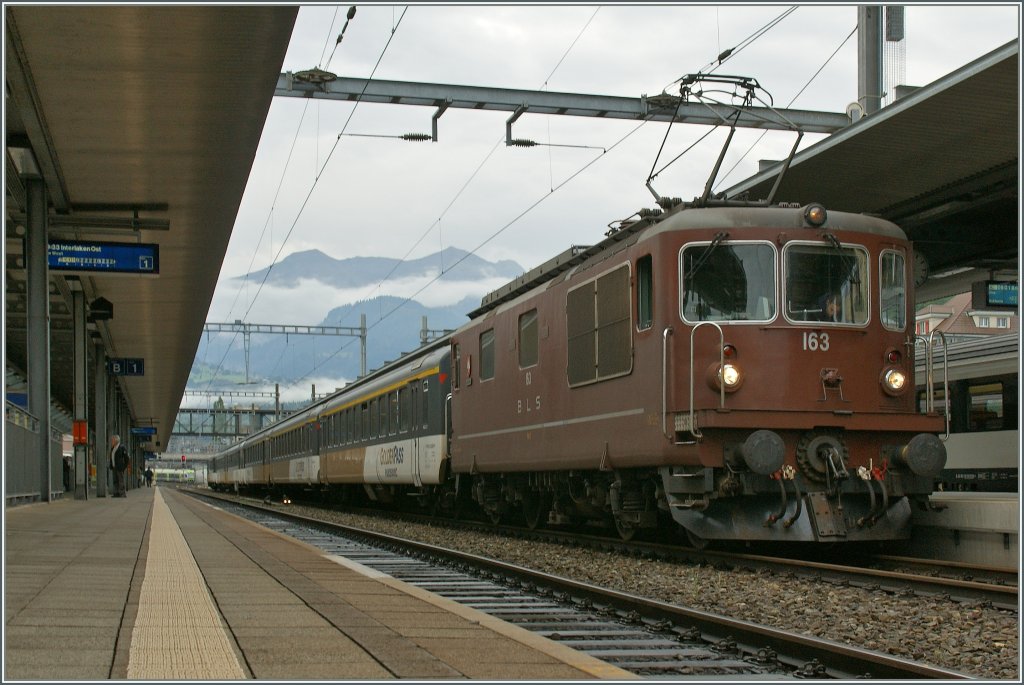 BLS Re 4/4 163 in Spiez. 
29.09.2012