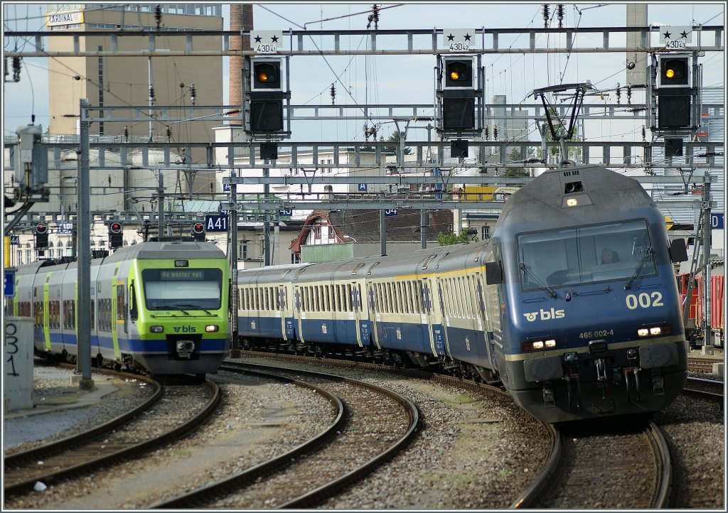 BLS Re 465 002-4 in Fribourg. 8. Mai 2009