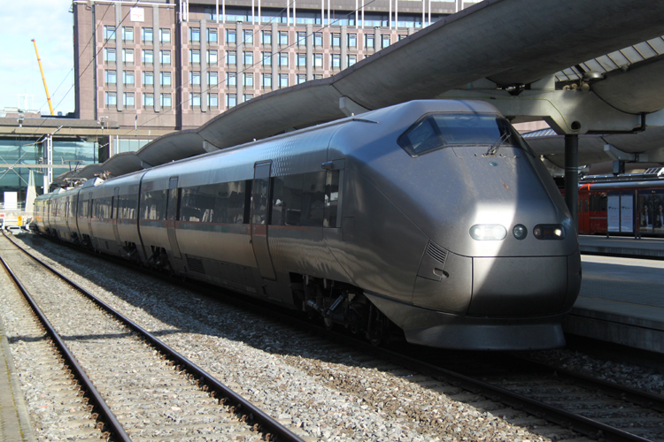 BM 73 im Bahnhof Oslo.10.08.2011