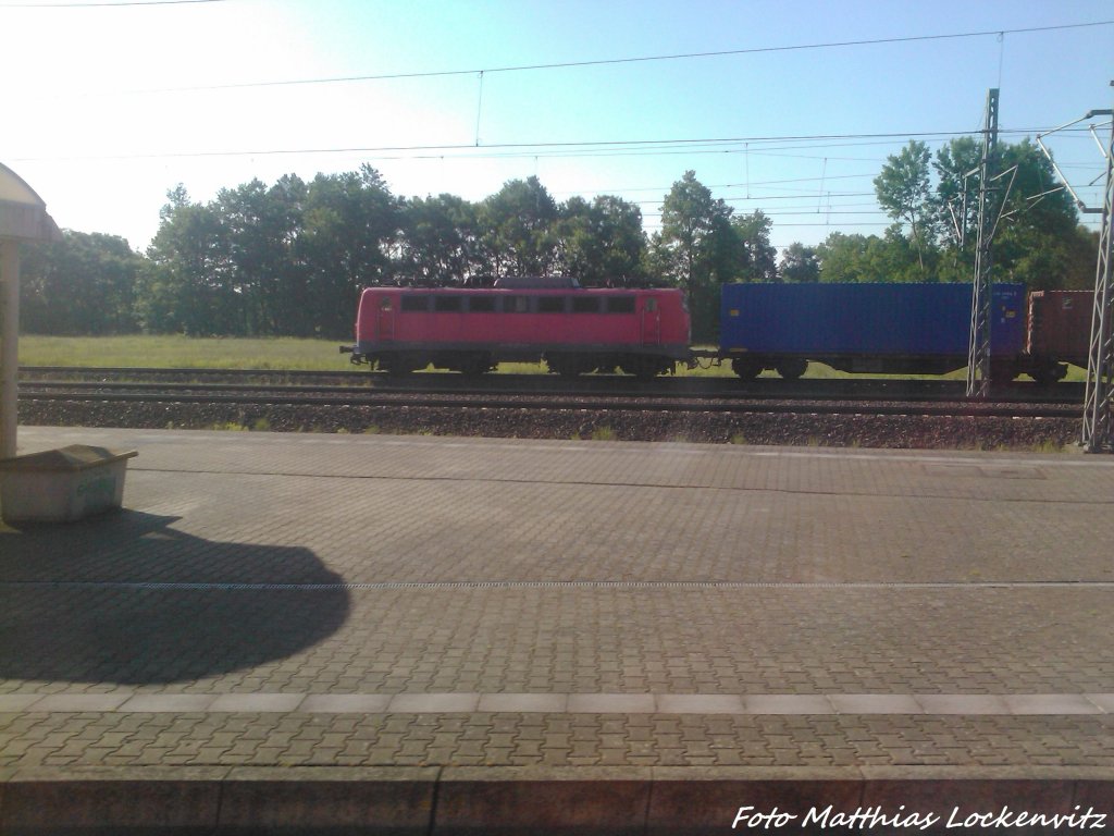 BR 140 mit einem Gterzug im Bahnhof Hagenow Land am 8.6.13