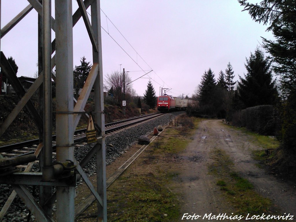 BR 152 mit einen Gterzug in Der Gterumfahrung in Rostock am 3.2.13