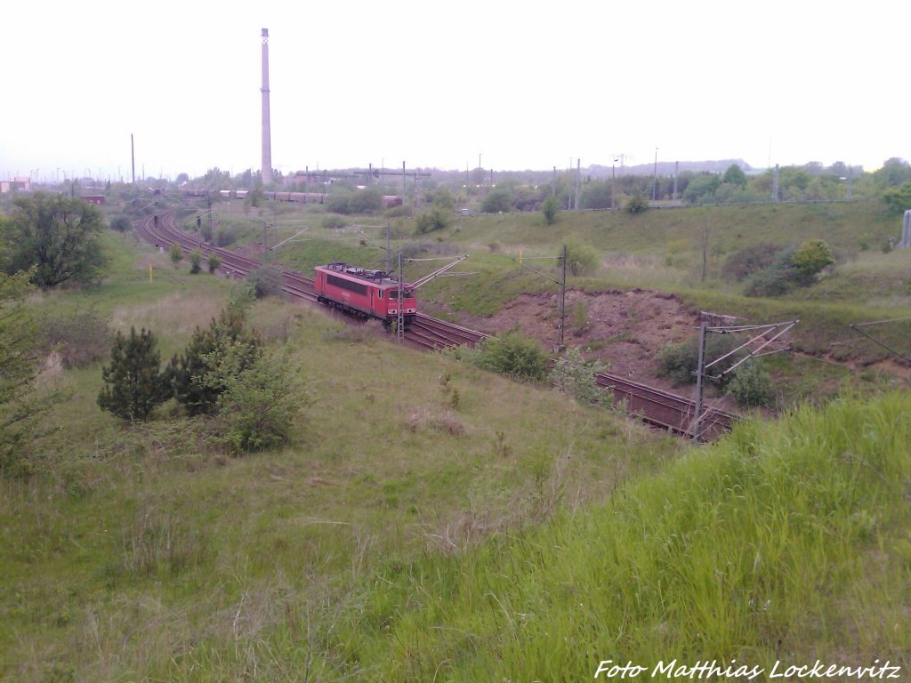 BR 155 aus Mukran Mitte in Richtung Fhrhafen um sich Dort an seinem Gterzug sich abfahrbereit zumachen am 20.5.13