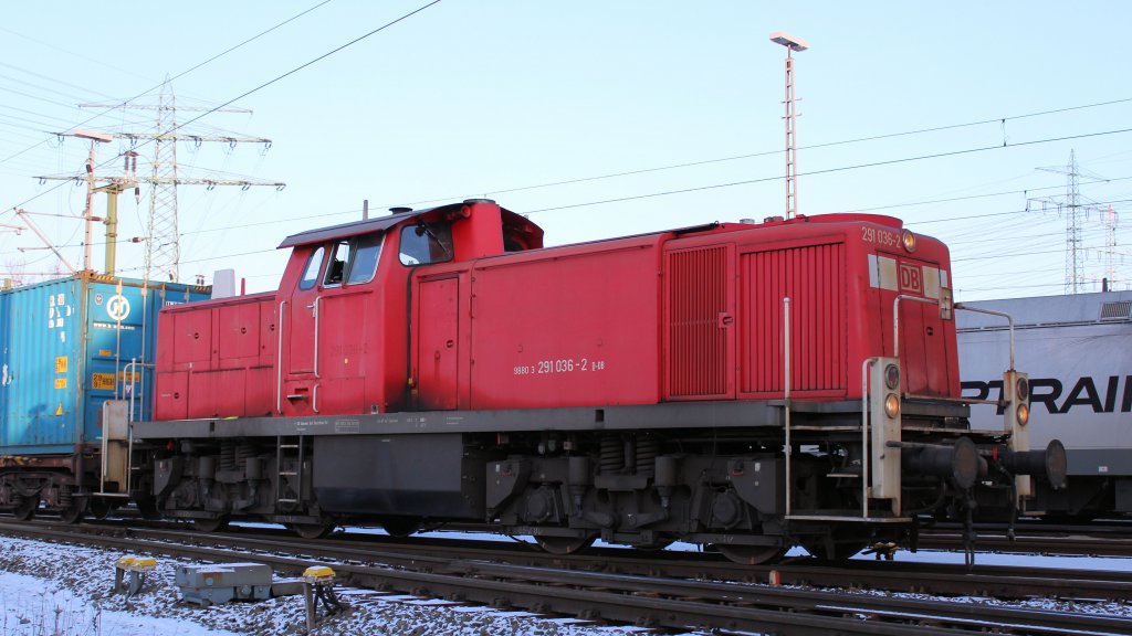 BR 291 036-2 kommt mit einen vollen Containerzug aus den Hamburger Hafen und ...