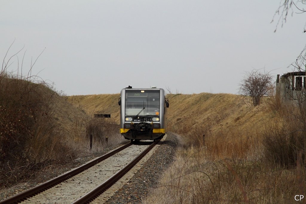 Burgenlandbahn 672 901 als RB Nebra - Zeit, kurz vor dem Hp Wethau; 26.03.2010 (Foto: Christopher P�tz) 
