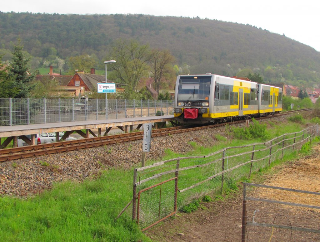 Burgenlandbahn 672 902 + 672 910 als RB 34868 von Naumburg Ost nach Ro�leben, am 01.05.2013 am Hp Wangen.