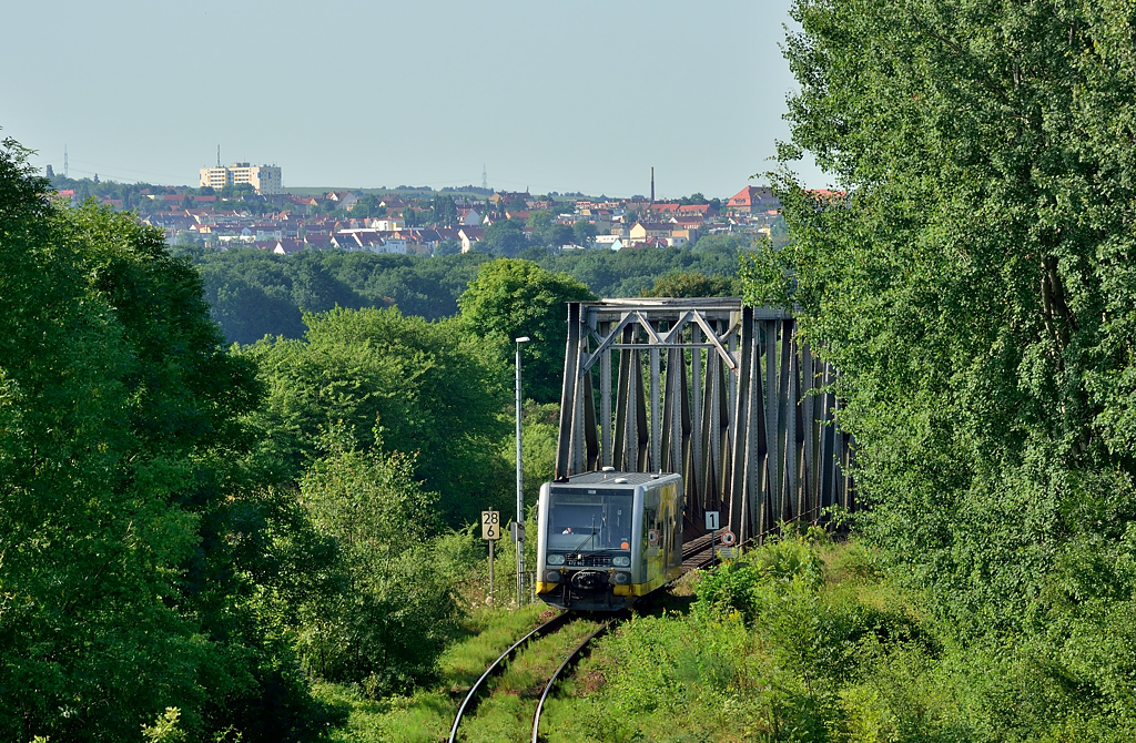Burgenlandbahn 672 902 als RB 34755 von Zeitz nach Wei�enfels, am 03.08.2013 bei Zangenberg. (Foto: Hans-J�rgen Warg)